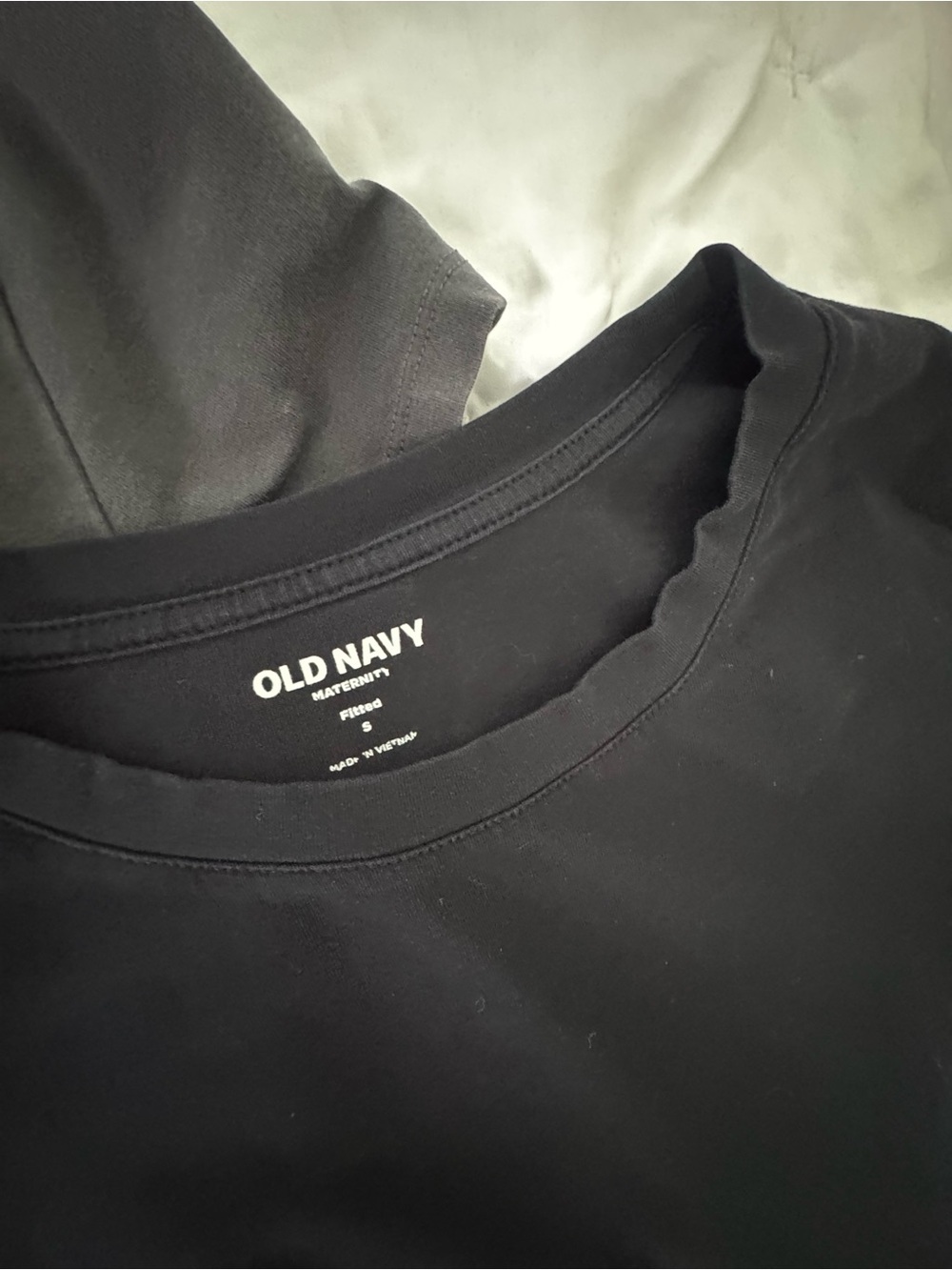 Maternity Old Navy women’s Black and Charcoal Short Sleeve Tees - V‑Neck & Crew - Picture 2 of 3